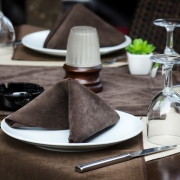 Maximizing Restaurant Ambiance with Premium Table Linens